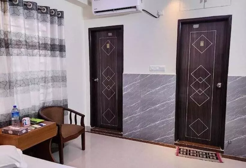 هتل Cox Rotana