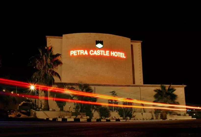 هتل Petra Castle