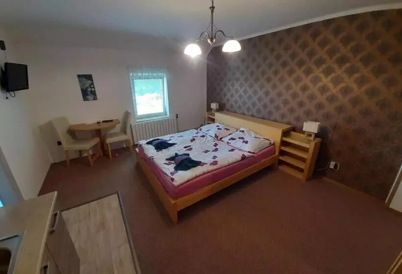 Majatalo Penzion Chlumec