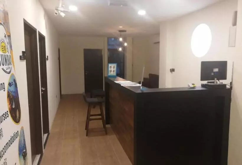 هاستل Sunbay Inn