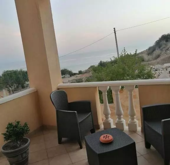 ベッドアンドブレックファースト Al Faro