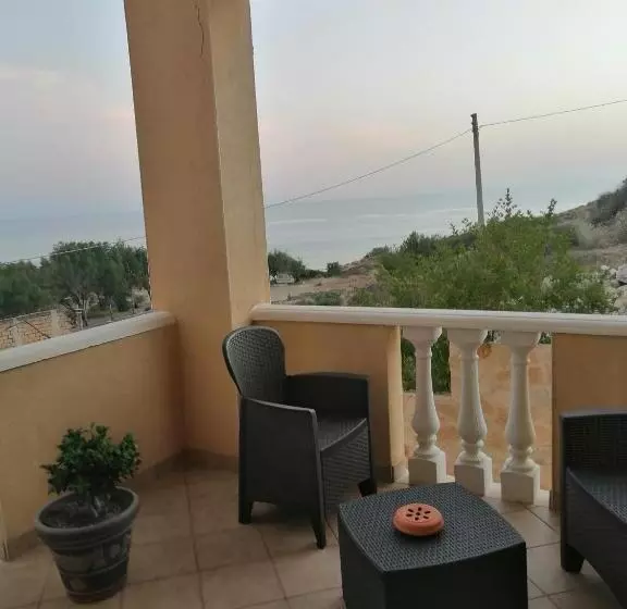 ベッドアンドブレックファースト Al Faro