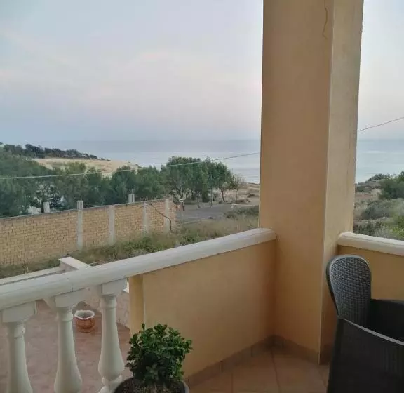 ベッドアンドブレックファースト Al Faro