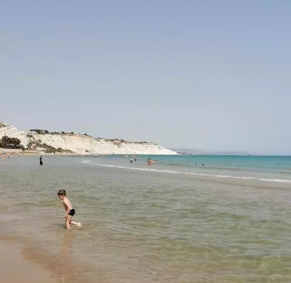 ベッドアンドブレックファースト Al Faro