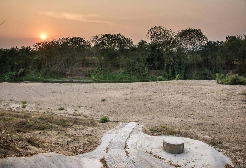 Bed and Breakfast Baan Naratawan