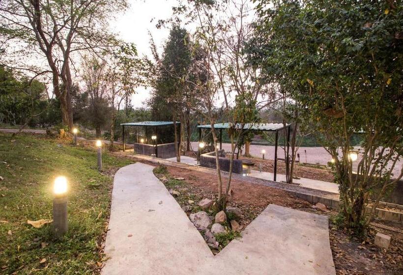 Bed and Breakfast Baan Naratawan