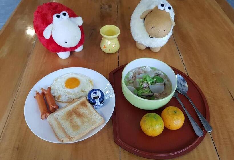 Bed and Breakfast Baan Naratawan