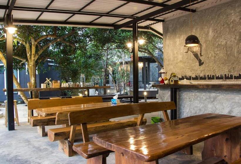 Bed and Breakfast Baan Naratawan