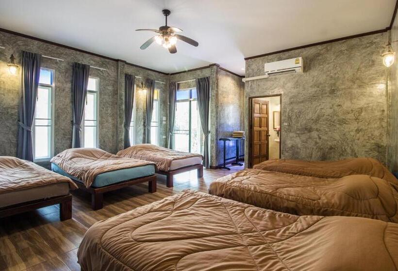 Bed and Breakfast Baan Naratawan