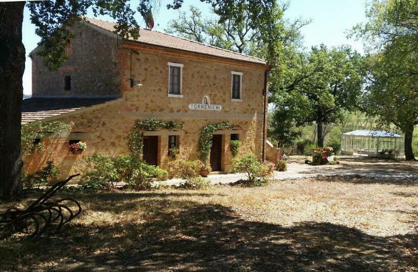 هتل Agriturismo Torrenieri Da Alessandro