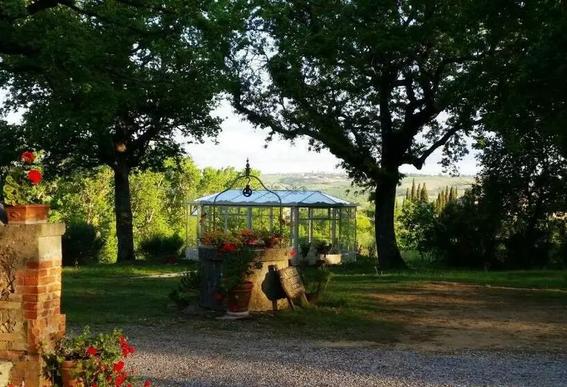 Hotelli Agriturismo Torrenieri Da Alessandro
