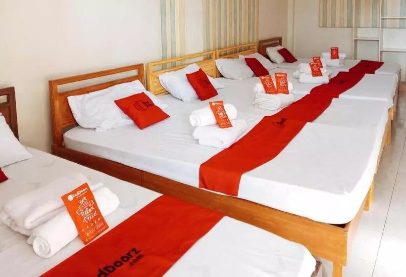 ホテル Reddoorz Near Davao Airport