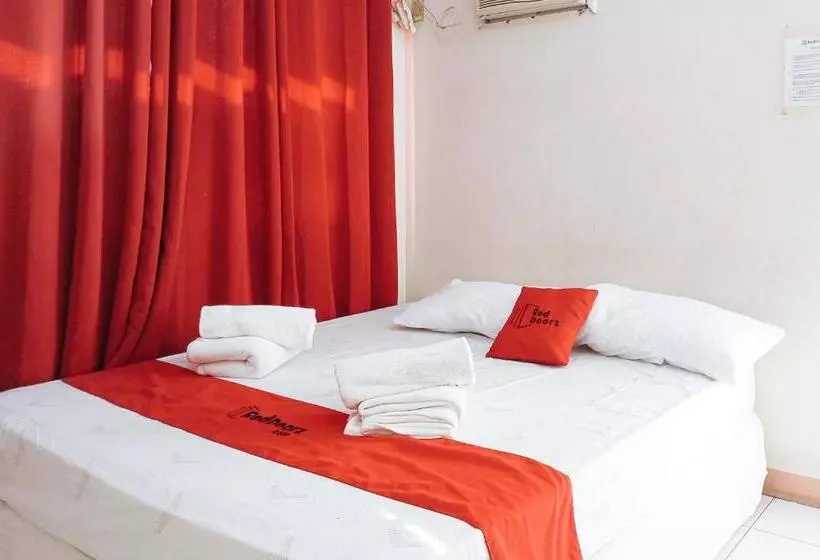 ホテル Reddoorz Near Davao Airport