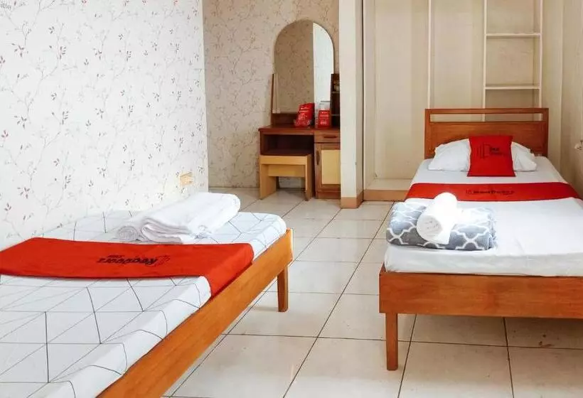 ホテル Reddoorz Near Davao Airport