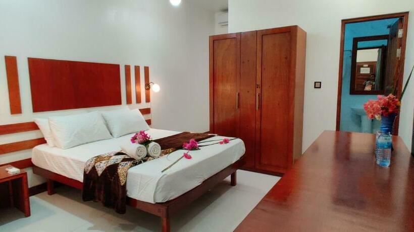 پانسیون Equator Holiday Inn