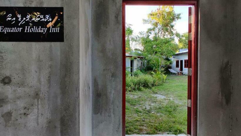 پانسیون Equator Holiday Inn