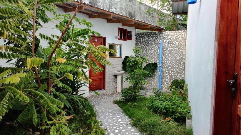 پانسیون Equator Holiday Inn