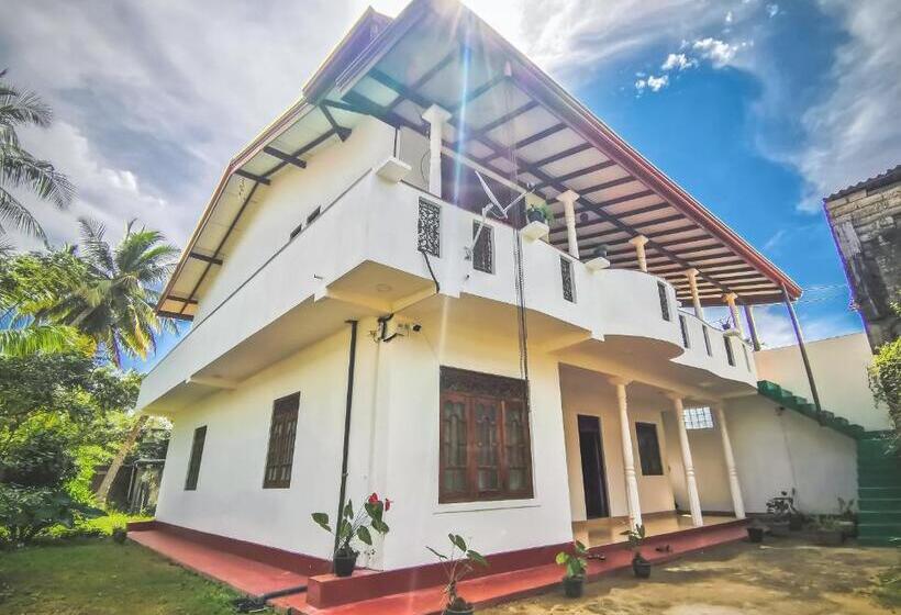 Bed & Breakfast Beach Breeze Weligama