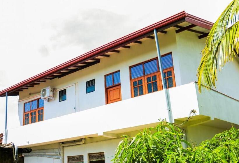 Bed & Breakfast Beach Breeze Weligama