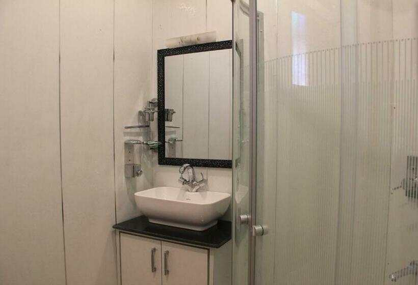 مبيت وإفطار Umbrella Group Of House Boat