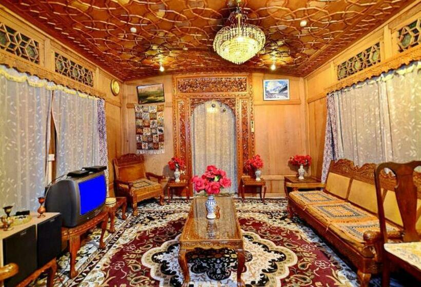 مبيت وإفطار Umbrella Group Of House Boat