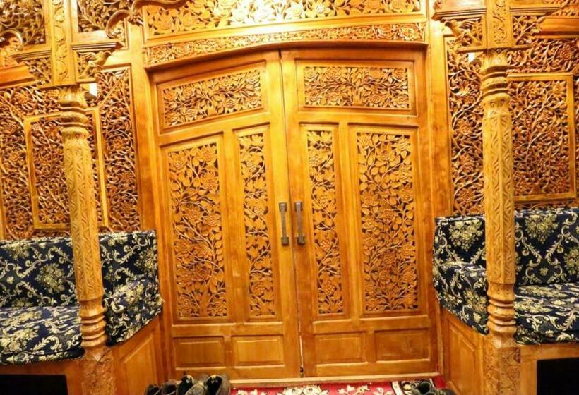 مبيت وإفطار Umbrella Group Of House Boat