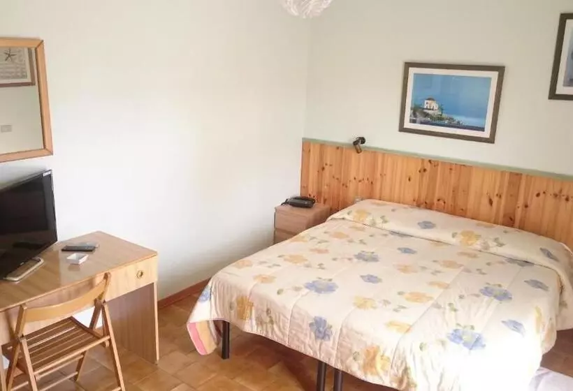 هتل Albergo Le Rose