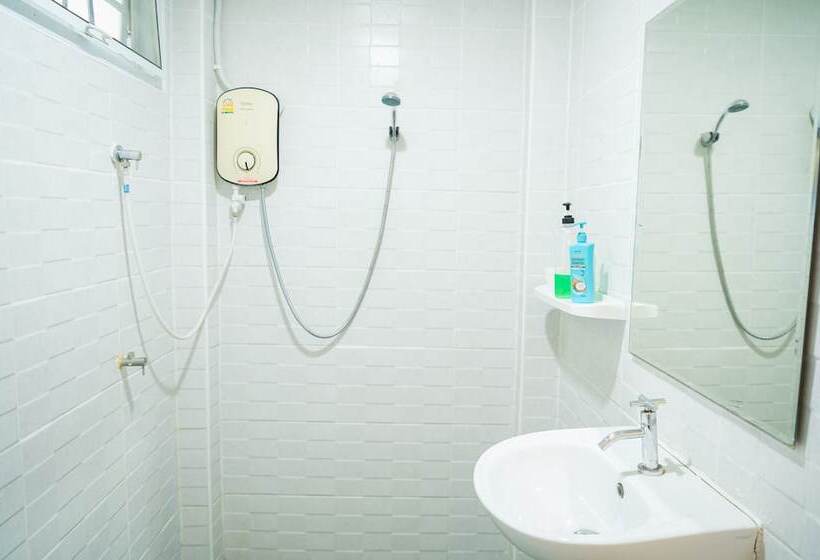 בית מלון כפרי T Park Pakchong