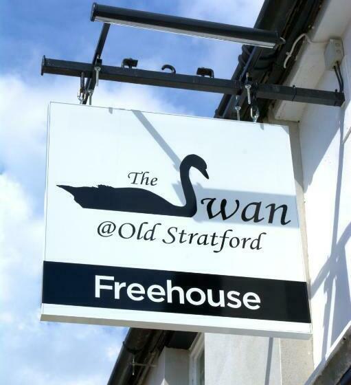בית מלון כפרי The Swan @old Stratford
