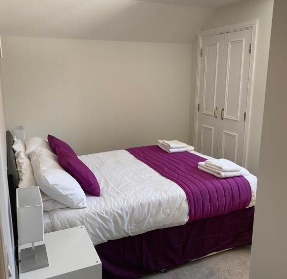 בית מלון כפרי The Swan @old Stratford