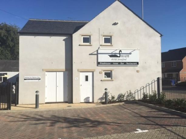בית מלון כפרי The Swan @old Stratford
