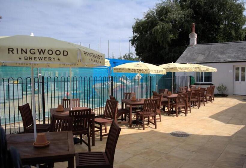 בית מלון כפרי The Swan @old Stratford