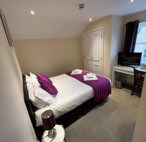 בית מלון כפרי The Swan @old Stratford