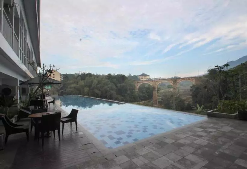 Hotelli Tiba At Jatinangor