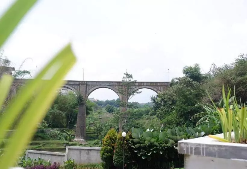 Hotelli Tiba At Jatinangor