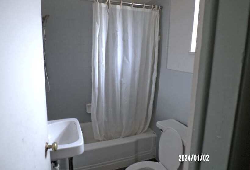 هتل Travelers Inn Beaver