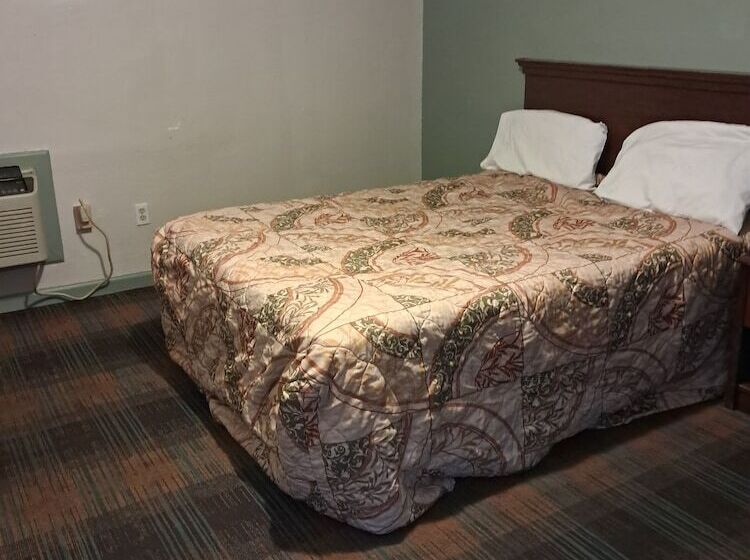 هتل Travelers Inn Beaver