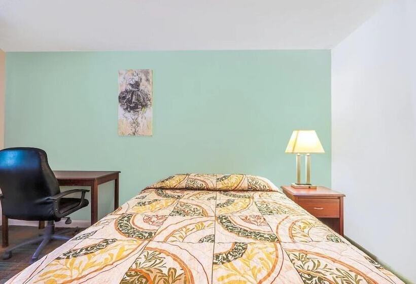 هتل Travelers Inn Beaver