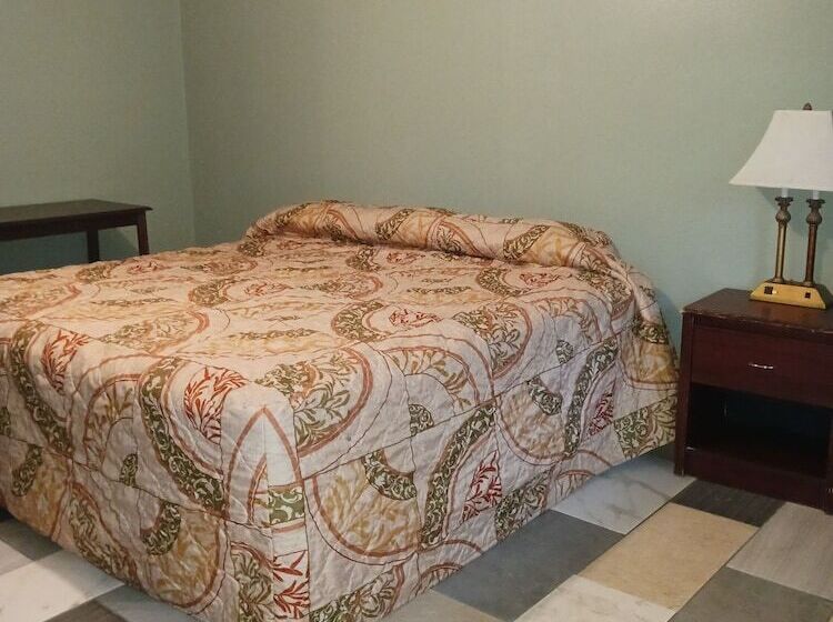 هتل Travelers Inn Beaver