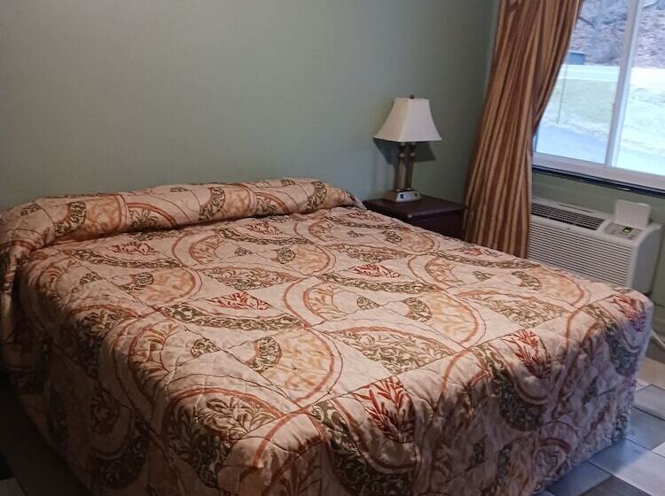 هتل Travelers Inn Beaver