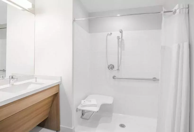 Microtel Inn & Suites By Wyndham Cuauhtemoc Campos Menonitas