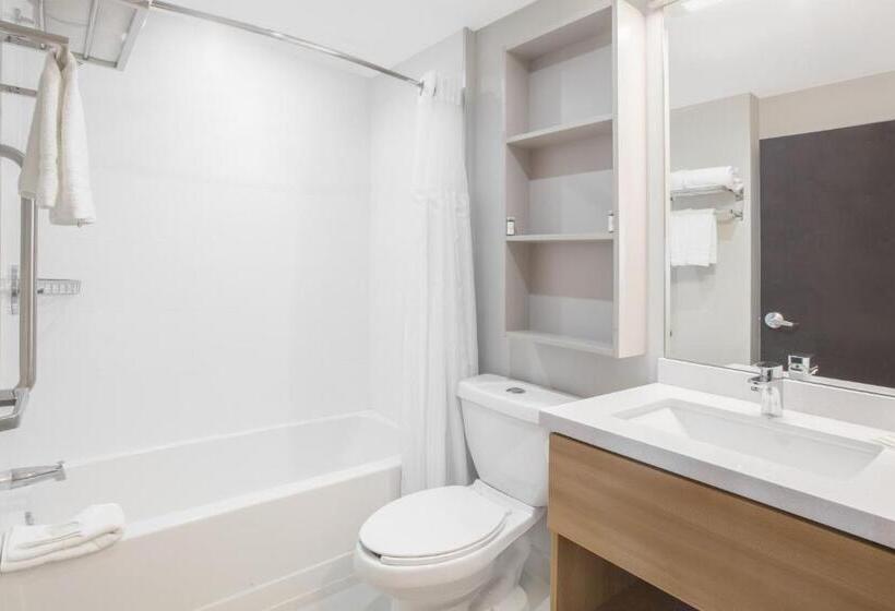 Microtel Inn & Suites By Wyndham Cuauhtemoc Campos Menonitas