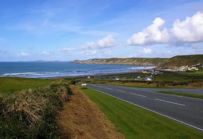 Majatalo Newgale Lodge