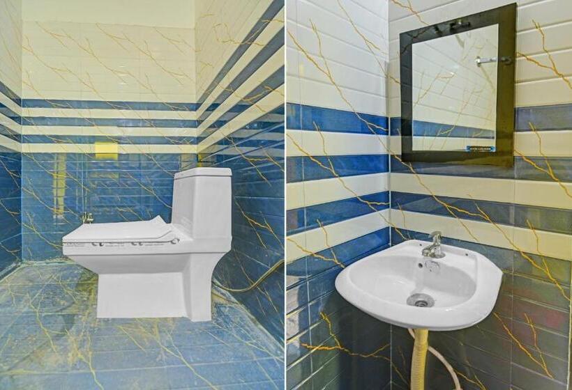 בית מלון כפרי Oyo Flagship 81214 The Ganga Regency