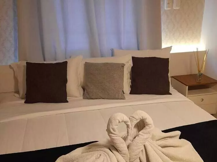 هتل Golden Hills