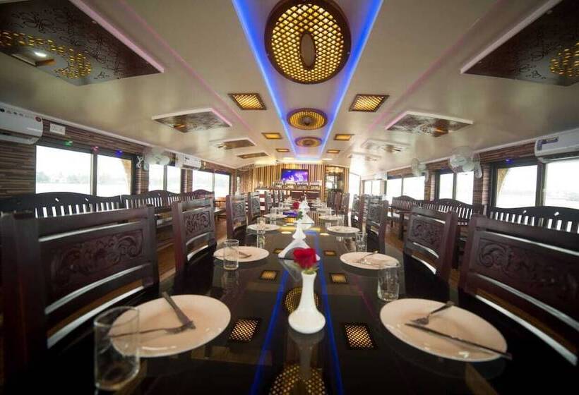 בית מלון כפרי Kerala Boathouse