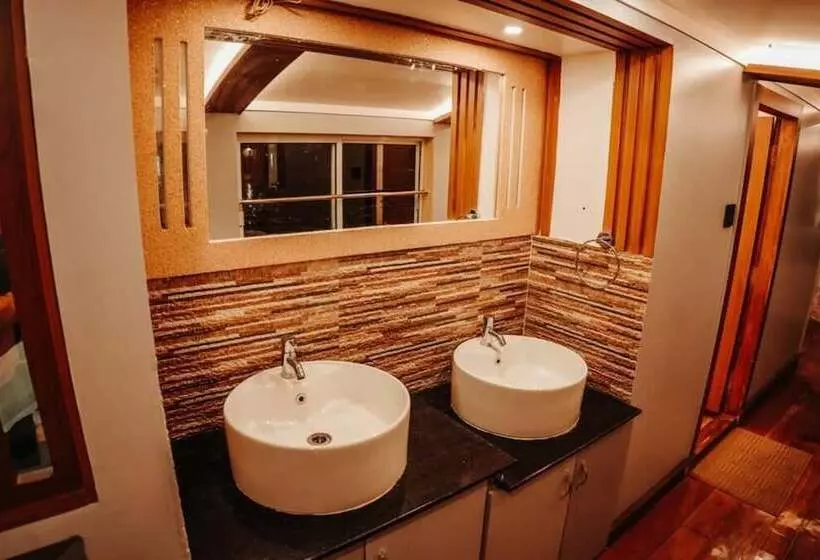 Hotelli Kerala Boathouse