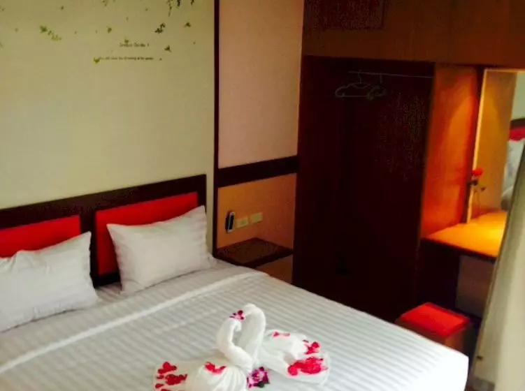 فندق Airport Phuket Garden Resort