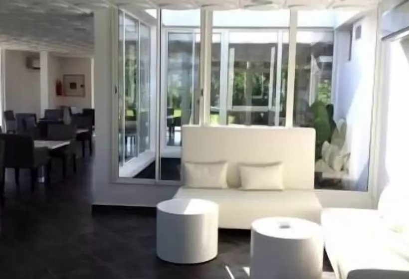 酒店 Hôtel Lyla Confort