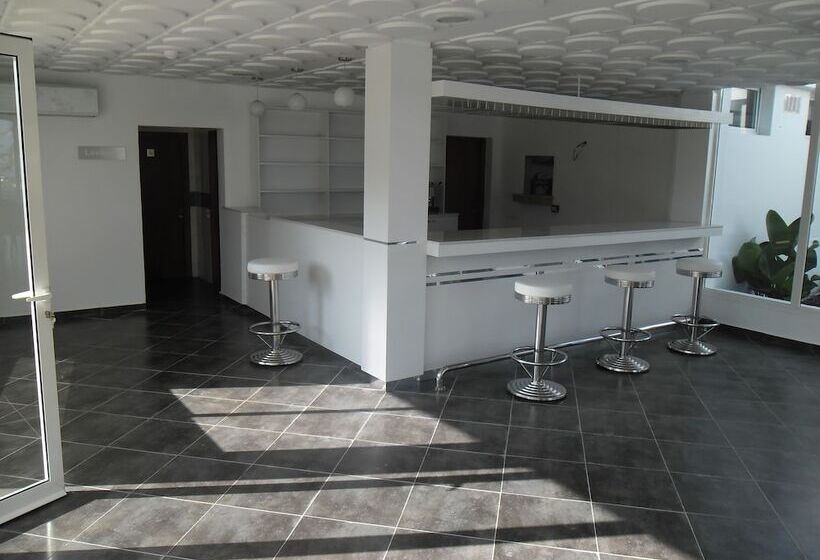 酒店 Hôtel Lyla Confort